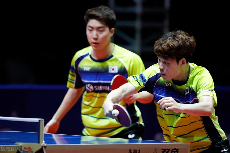 逼迫使传球 逼迫使传球